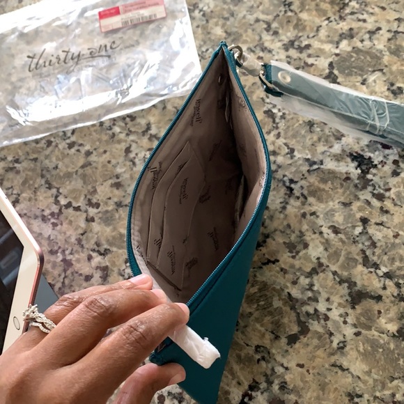 Thirtyone - Picture 3 of 5